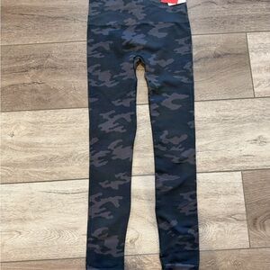 SPANX look at me now very black Camouflage Leggings